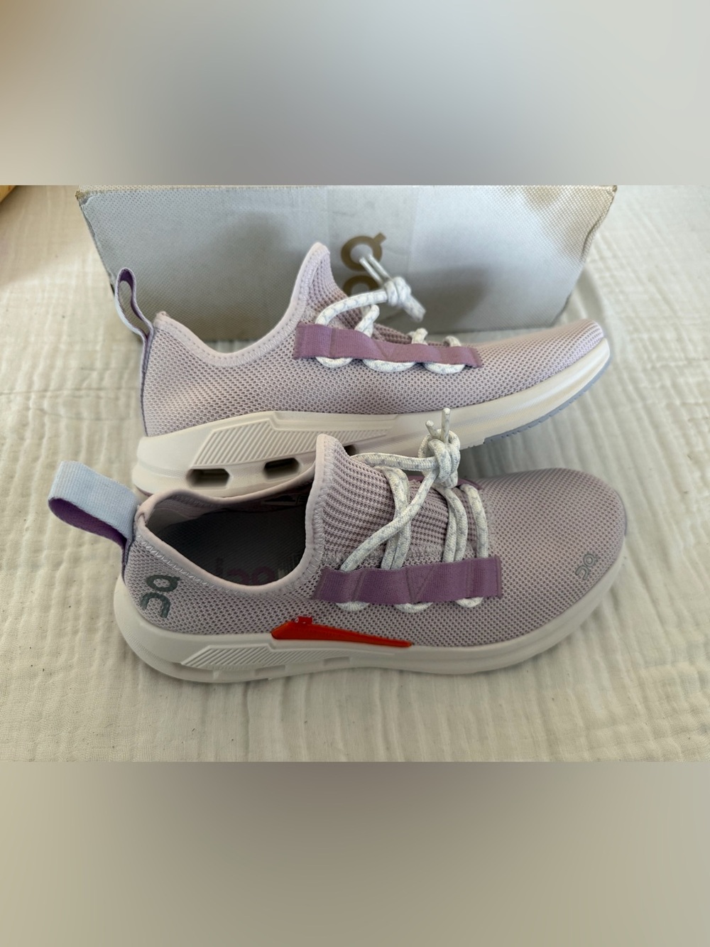NIB On Cloudeasy Sneakers Women’s Size 8